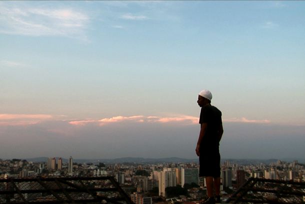 still / picture for O Céu sobre os ombros (The sky above)