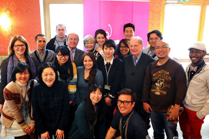 Michiko and Ayano Teramoto with members of the board of trustees of the Manfred Durniok Foundation and the Asian Talents.